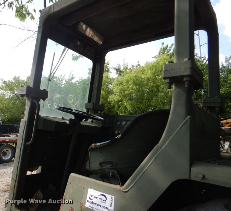 image for item DH5339 1983 Caterpillar 613B  water wagon