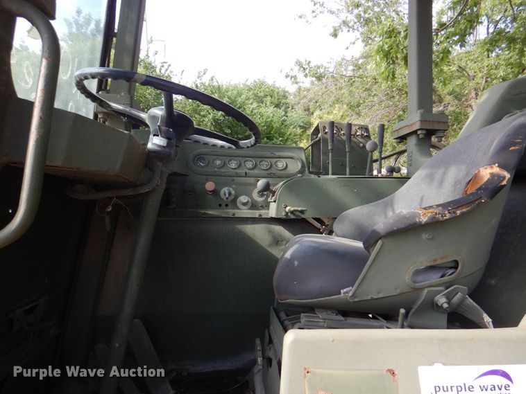 image for item DH5339 1983 Caterpillar 613B  water wagon