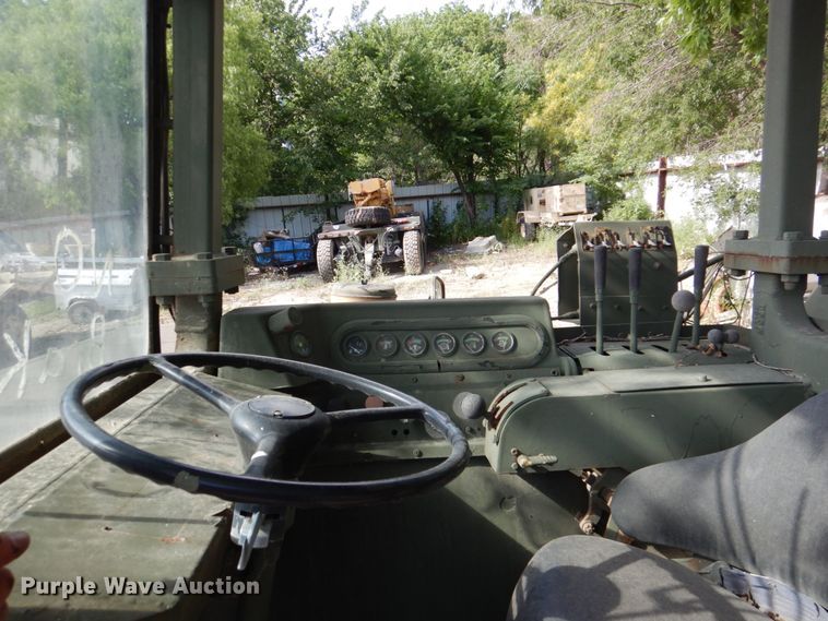 image for item DH5339 1983 Caterpillar 613B  water wagon