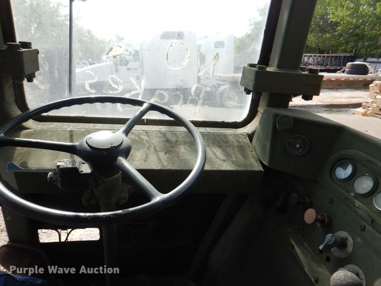 image for item DH5339 1983 Caterpillar 613B  water wagon