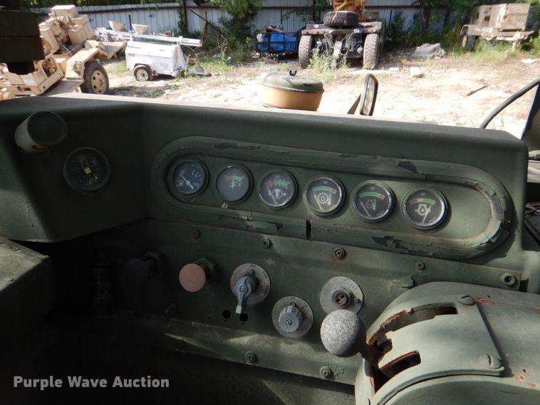 image for item DH5339 1983 Caterpillar 613B  water wagon