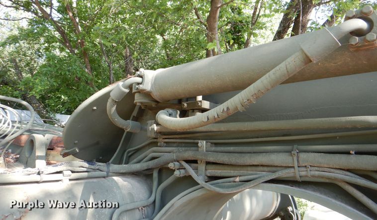 image for item DH5339 1983 Caterpillar 613B  water wagon