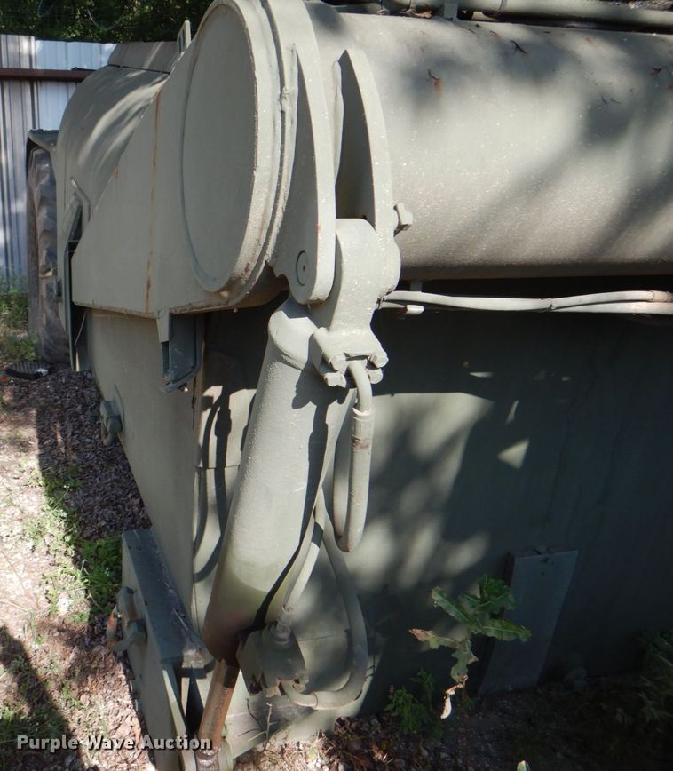 image for item DH5339 1983 Caterpillar 613B  water wagon