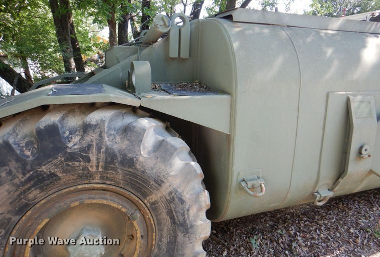 image for item DH5339 1983 Caterpillar 613B  water wagon