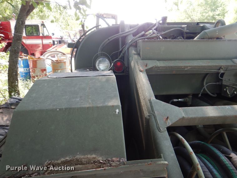 image for item DH5339 1983 Caterpillar 613B  water wagon