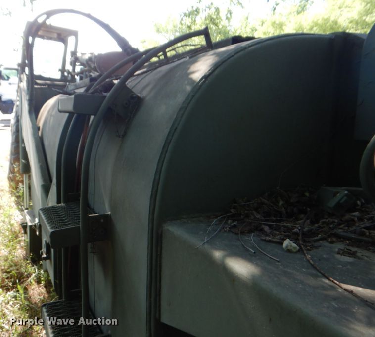 image for item DH5339 1983 Caterpillar 613B  water wagon