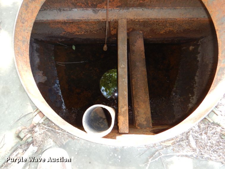 image for item DH5339 1983 Caterpillar 613B  water wagon