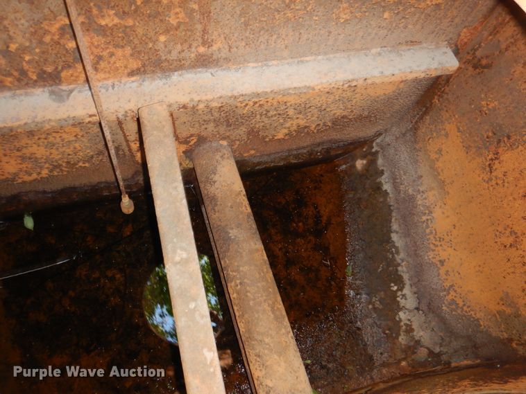 image for item DH5339 1983 Caterpillar 613B  water wagon