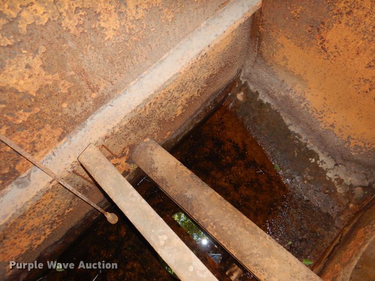 image for item DH5339 1983 Caterpillar 613B  water wagon