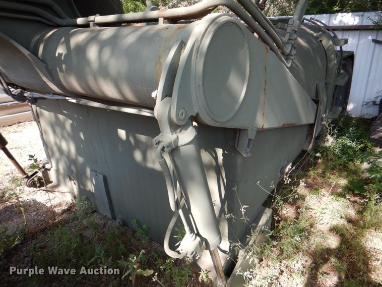 image for item DH5339 1983 Caterpillar 613B  water wagon