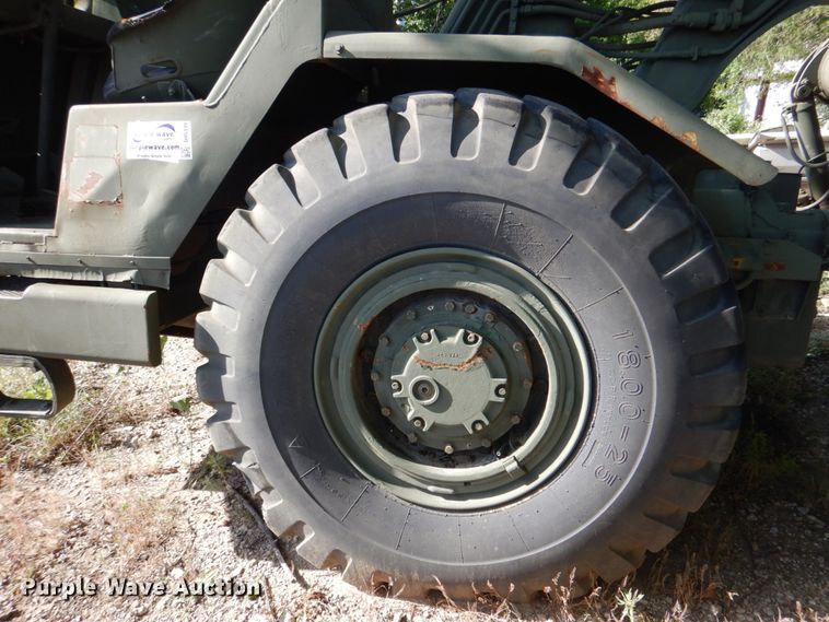 image for item DH5339 1983 Caterpillar 613B  water wagon