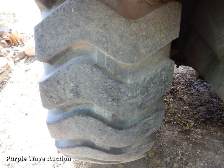 image for item DH5339 1983 Caterpillar 613B  water wagon