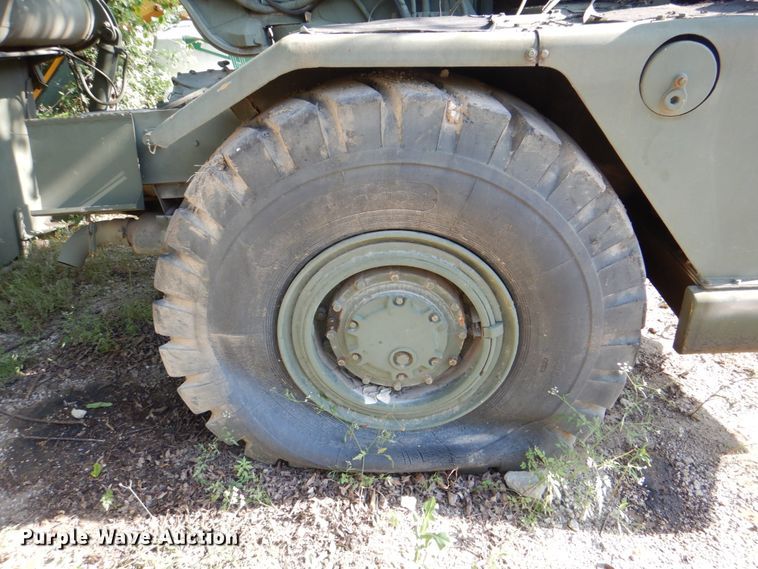 image for item DH5339 1983 Caterpillar 613B  water wagon