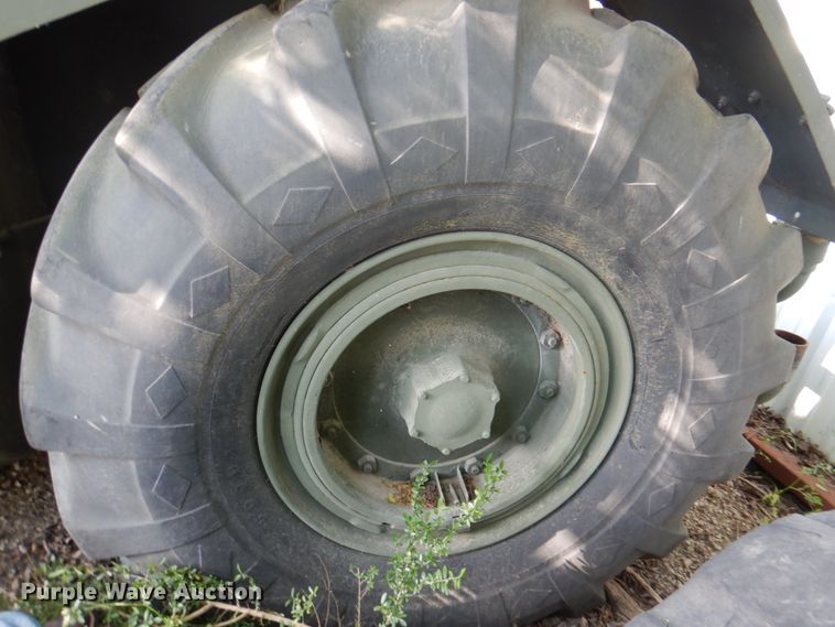 image for item DH5339 1983 Caterpillar 613B  water wagon