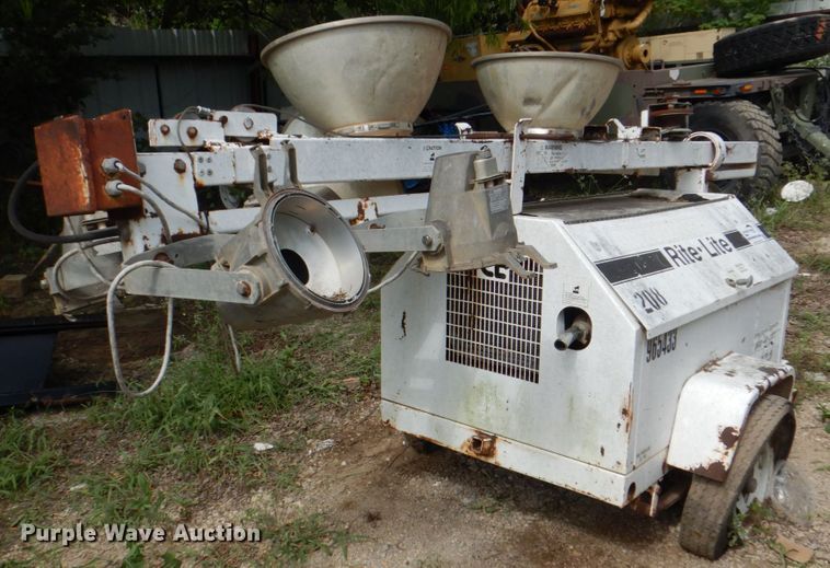 image for item DH5341 Coleman MH4000RLKH  light plant