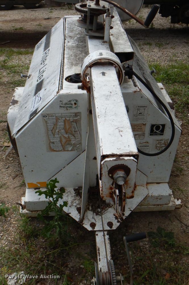 image for item DH5341 Coleman MH4000RLKH  light plant