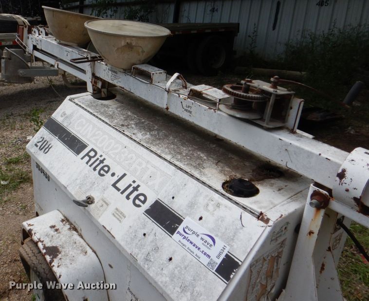 image for item DH5341 Coleman MH4000RLKH  light plant