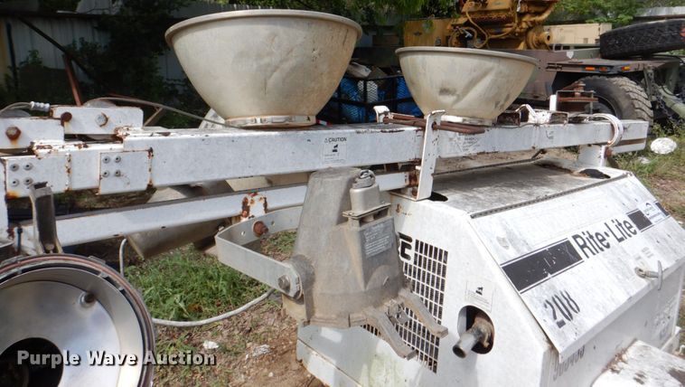 image for item DH5341 Coleman MH4000RLKH  light plant