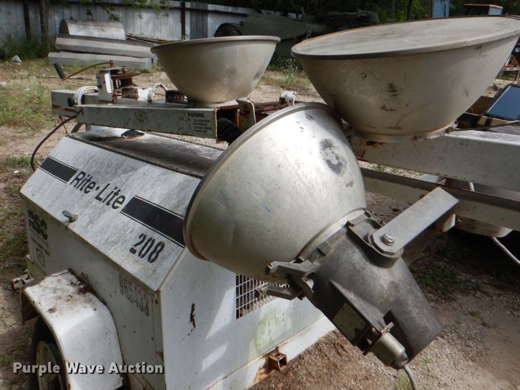 image for item DH5341 Coleman MH4000RLKH  light plant