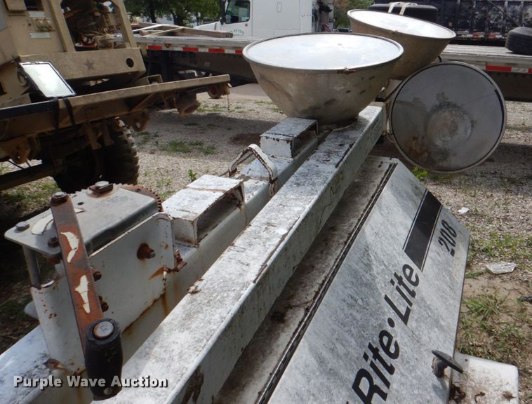 image for item DH5341 Coleman MH4000RLKH  light plant