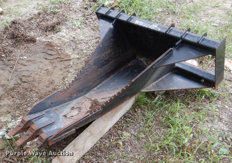 image for item DH5342 Skid Steer Pro 632-2-0002 12"W skid steer bucket