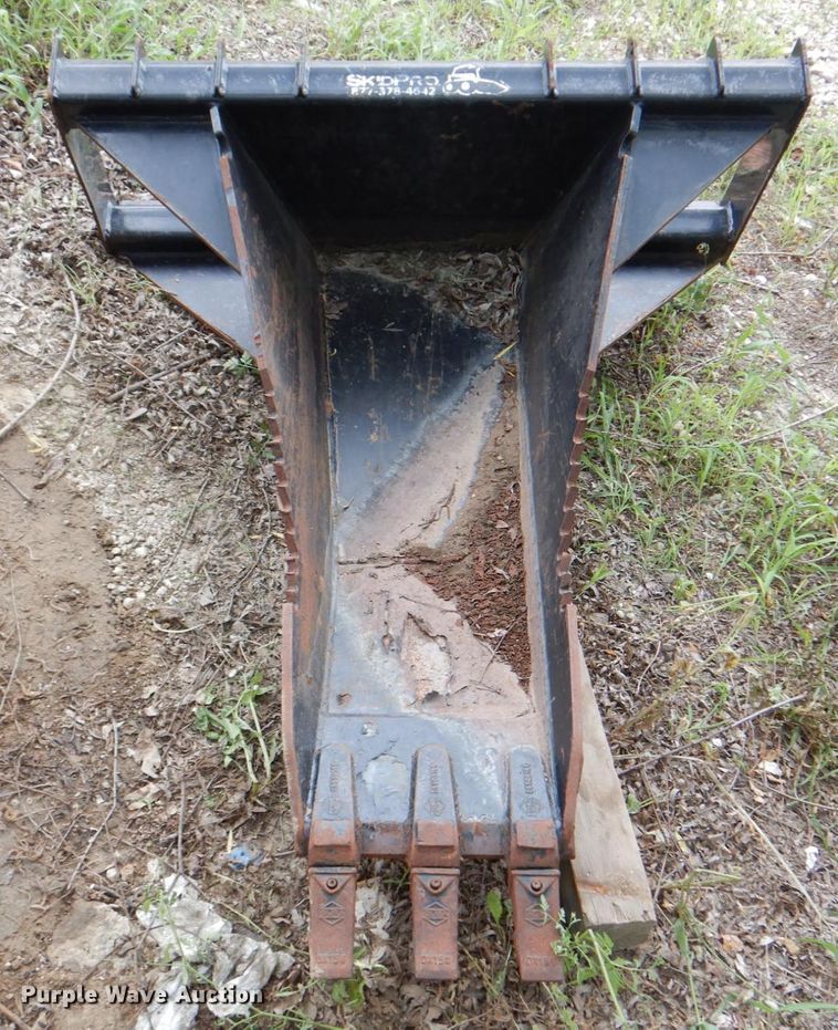 image for item DH5342 Skid Steer Pro 632-2-0002 12"W skid steer bucket