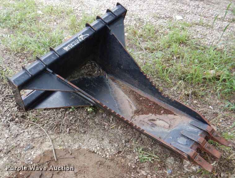 image for item DH5342 Skid Steer Pro 632-2-0002 12"W skid steer bucket