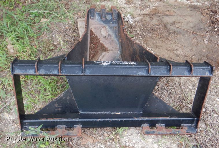 image for item DH5342 Skid Steer Pro 632-2-0002 12"W skid steer bucket