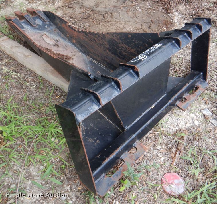 image for item DH5342 Skid Steer Pro 632-2-0002 12"W skid steer bucket