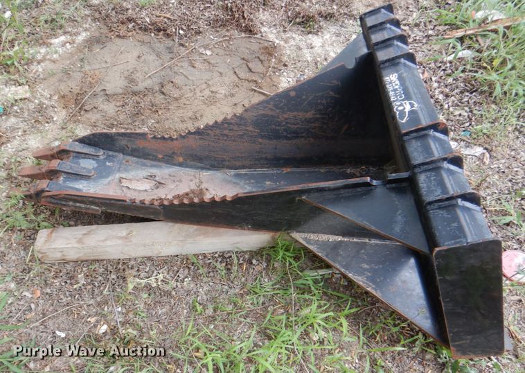 image for item DH5342 Skid Steer Pro 632-2-0002 12"W skid steer bucket