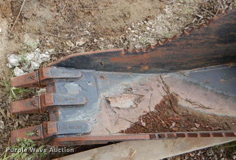 image for item DH5342 Skid Steer Pro 632-2-0002 12"W skid steer bucket