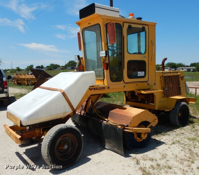 image for item DH5347 2001 Waldon Sweepmaster 250  sweeper