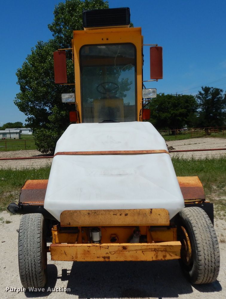 image for item DH5347 2001 Waldon Sweepmaster 250  sweeper