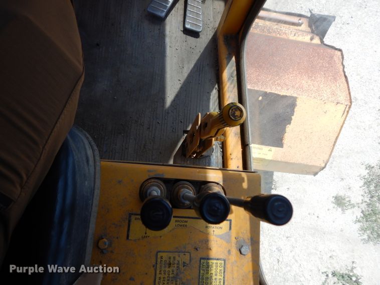 image for item DH5347 2001 Waldon Sweepmaster 250  sweeper