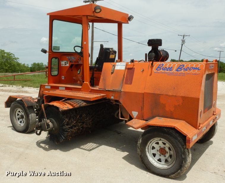image for item DH5348 2005 Broce RJ350  sweeper