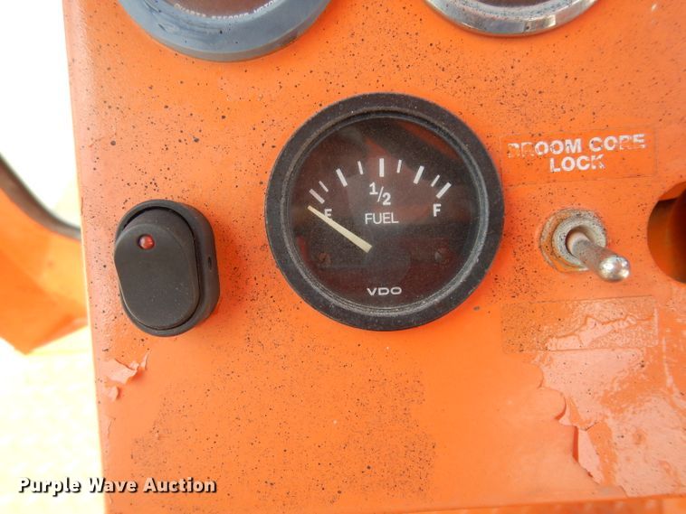 image for item DH5348 2005 Broce RJ350  sweeper