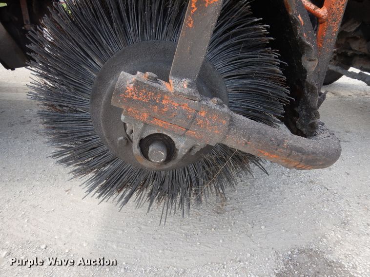 image for item DH5348 2005 Broce RJ350  sweeper