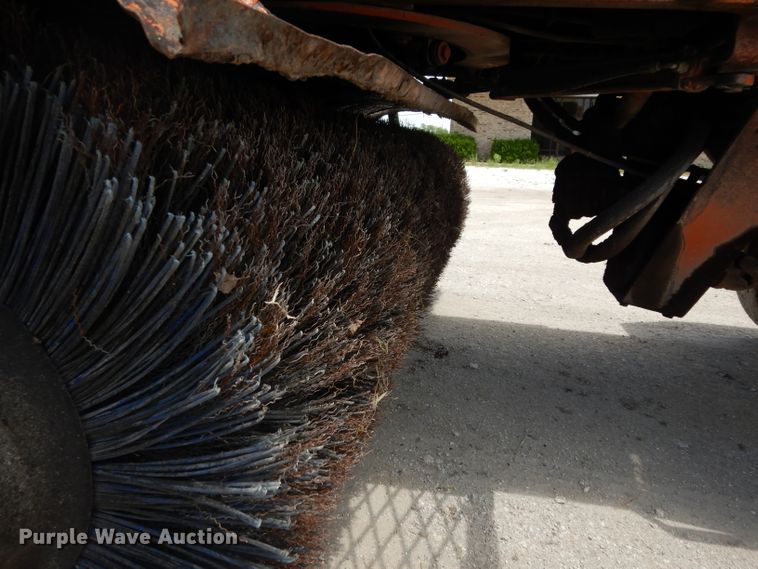 image for item DH5348 2005 Broce RJ350  sweeper