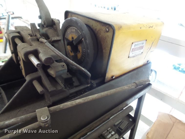 image for item DH7998 Oster 552 thread cutter