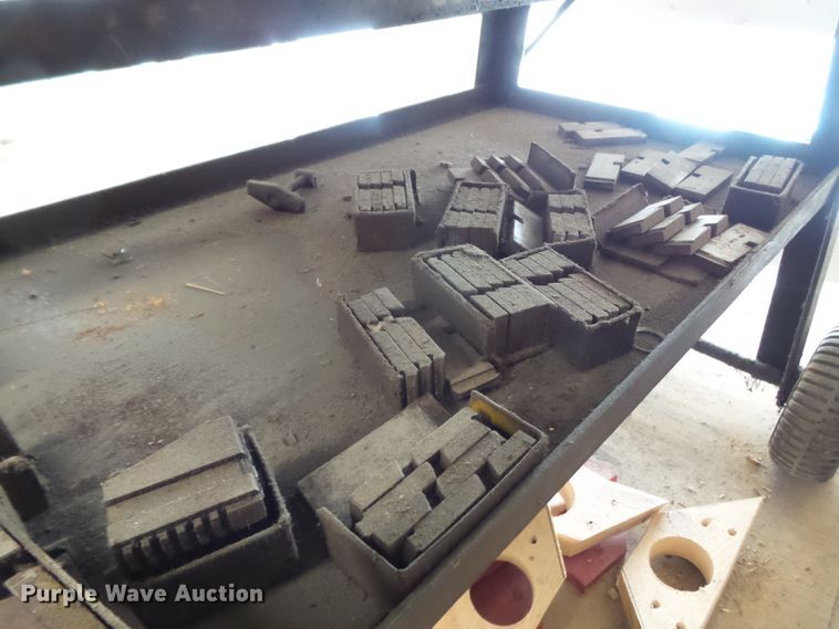 image for item DH7998 Oster 552 thread cutter