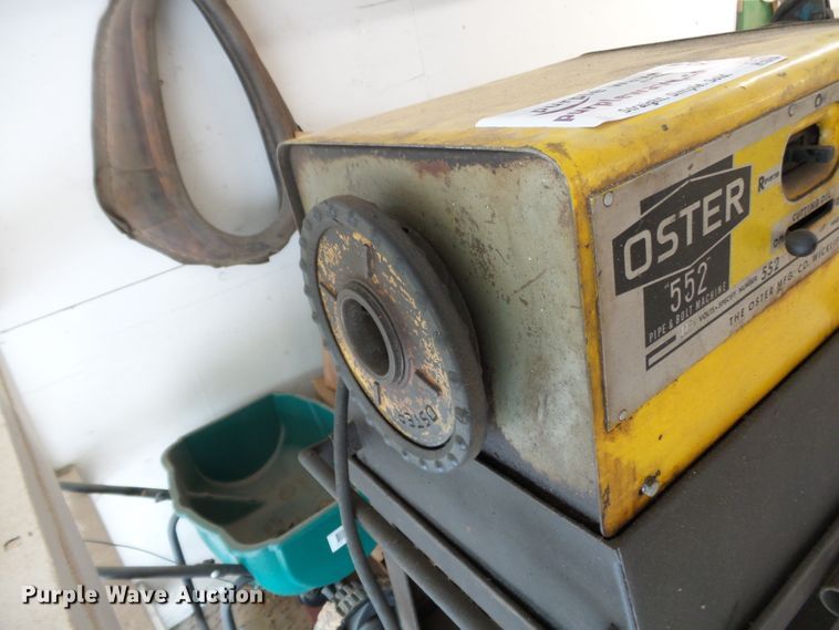 image for item DH7998 Oster 552 thread cutter