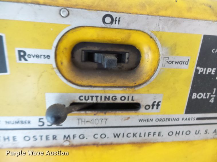 image for item DH7998 Oster 552 thread cutter