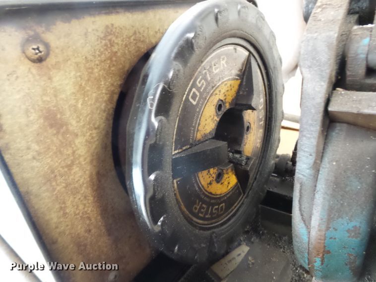 image for item DH7998 Oster 552 thread cutter