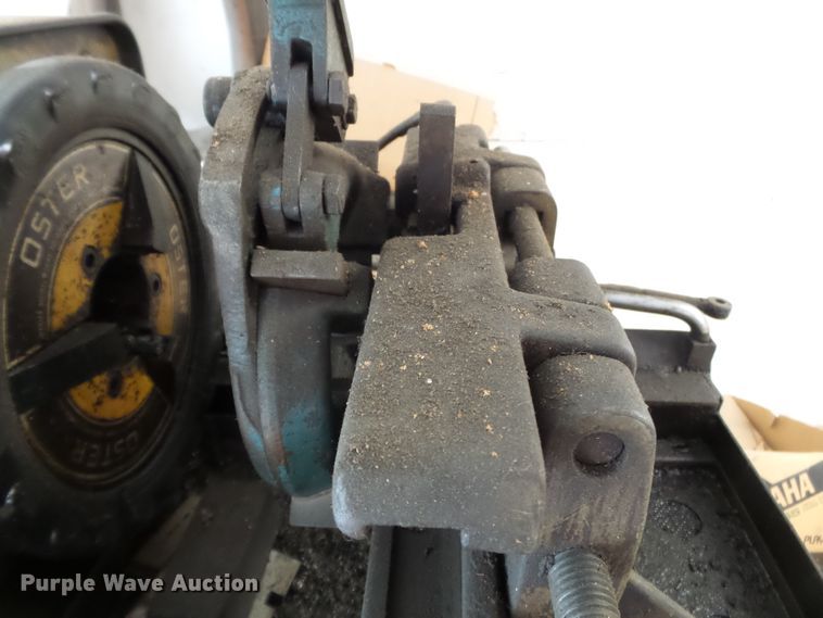 image for item DH7998 Oster 552 thread cutter