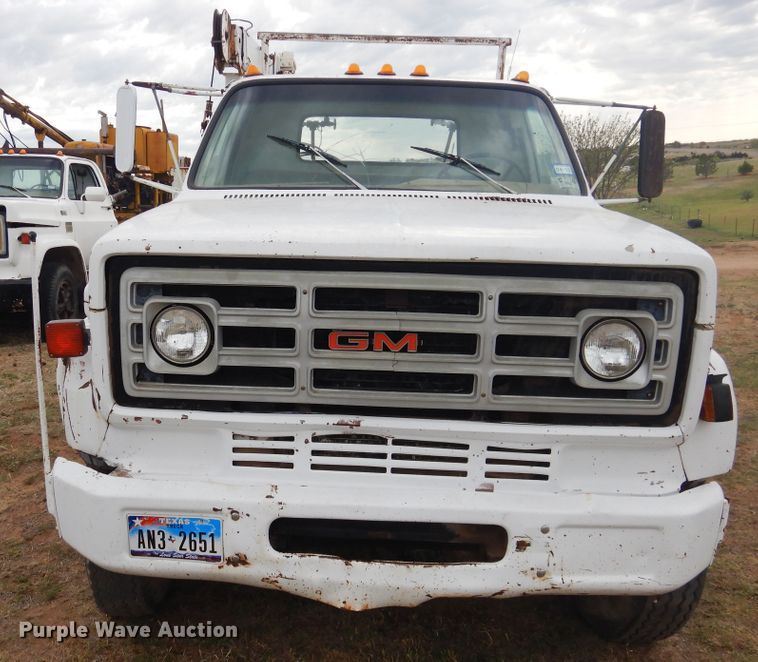 image for item DI0110 1980 GMC  utility truck with crane