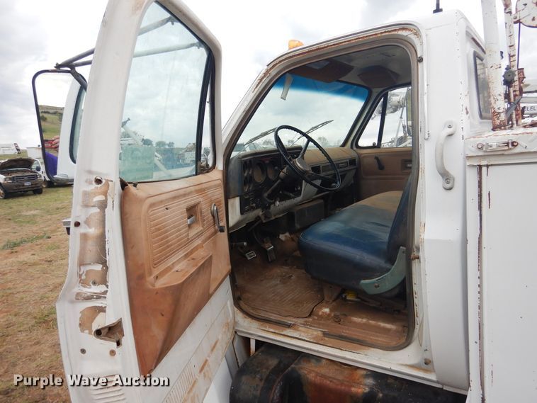 image for item DI0110 1980 GMC  utility truck with crane