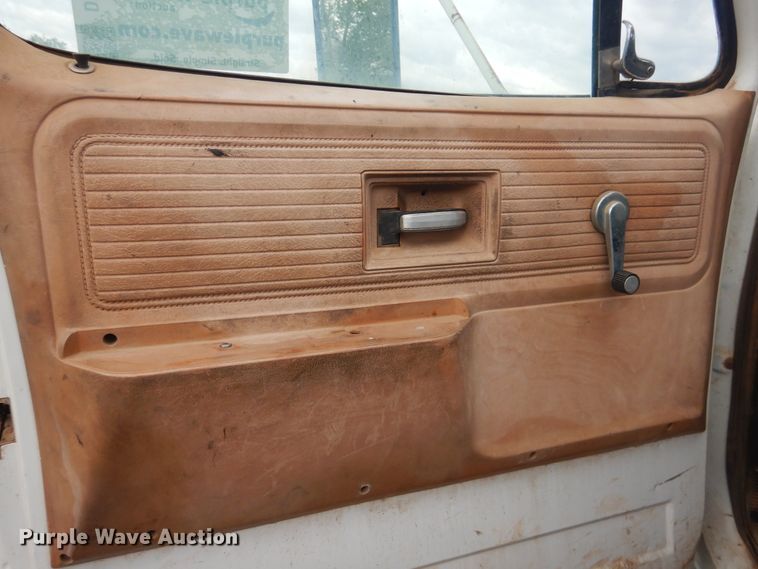 image for item DI0110 1980 GMC  utility truck with crane