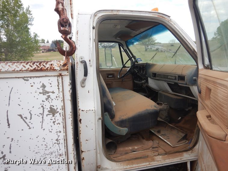 image for item DI0110 1980 GMC  utility truck with crane