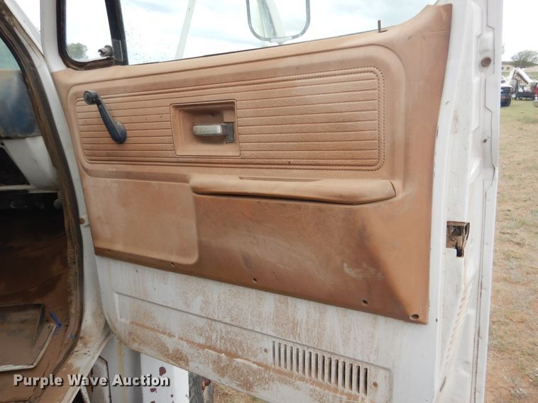 image for item DI0110 1980 GMC  utility truck with crane