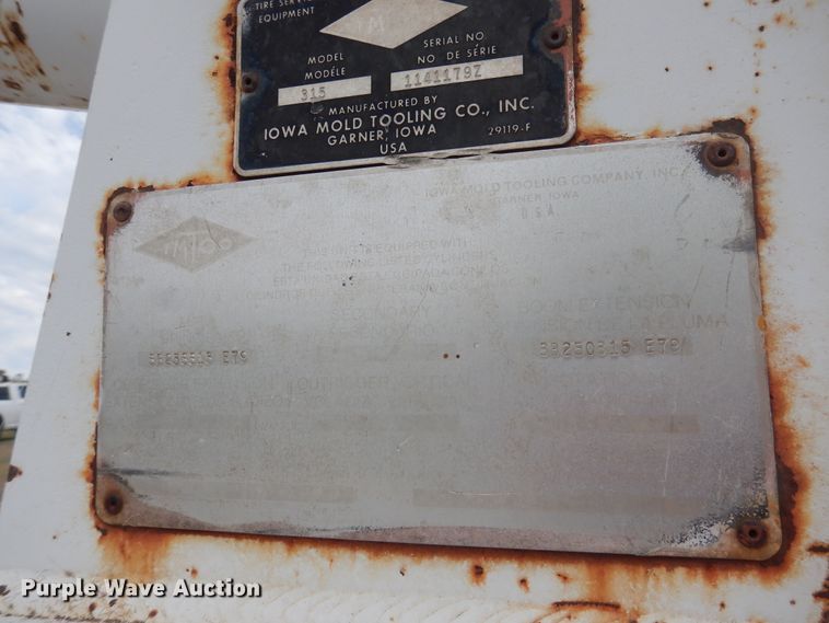 image for item DI0110 1980 GMC  utility truck with crane